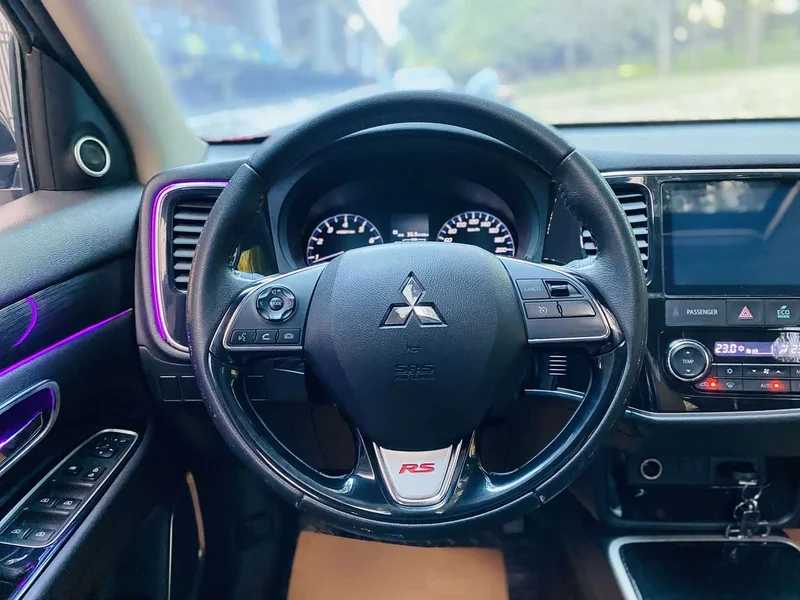 Mitsubishi Outlander — фото 4