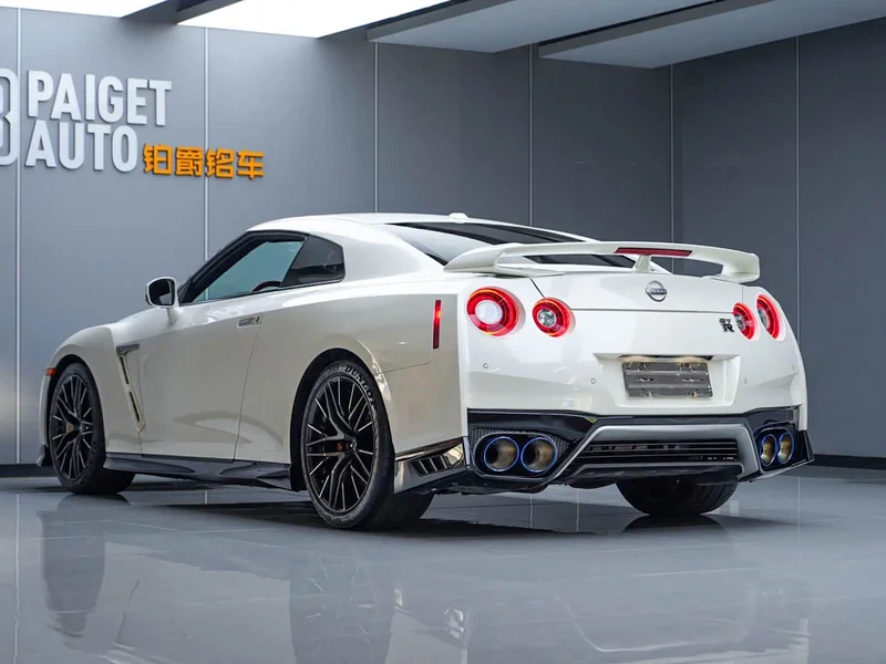 Nissan GT-R — фото 8