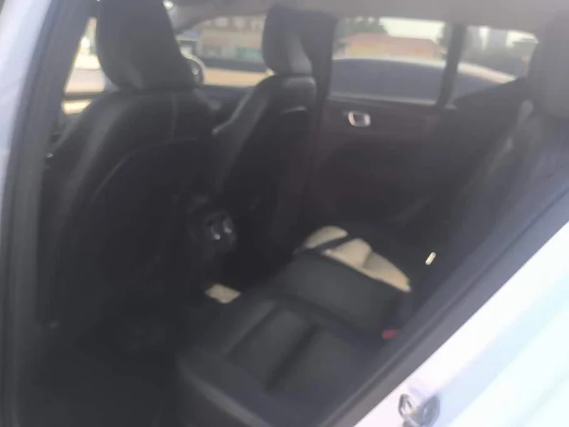Volvo XC40 — фото 11