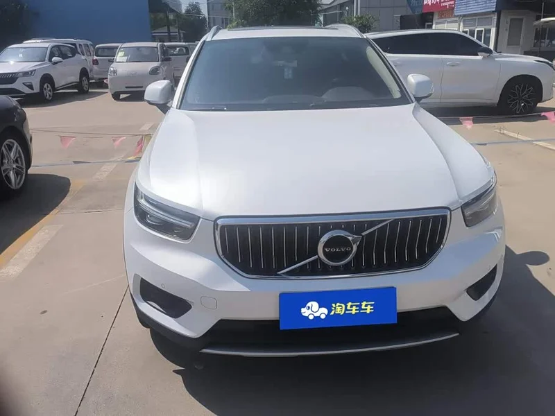 Volvo XC40 — фото 2