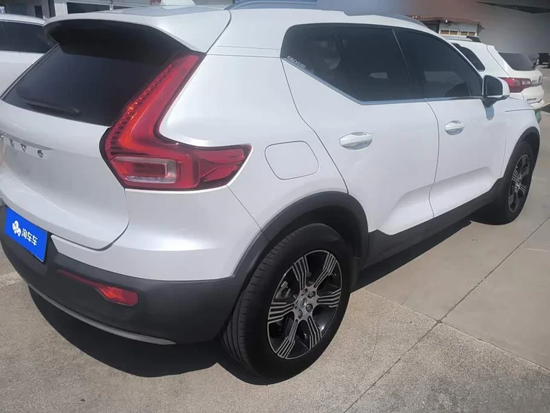 Volvo XC40 — фото 3
