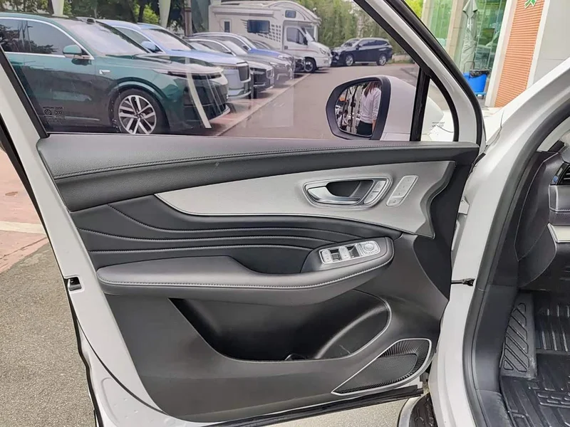 Roewe RX5 MAX — фото 6