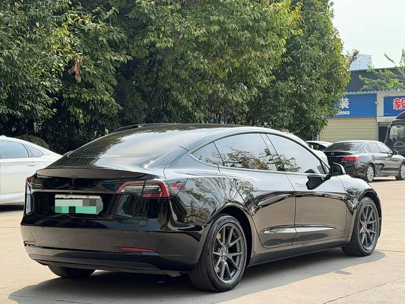 Tesla Model 3 — фото 9