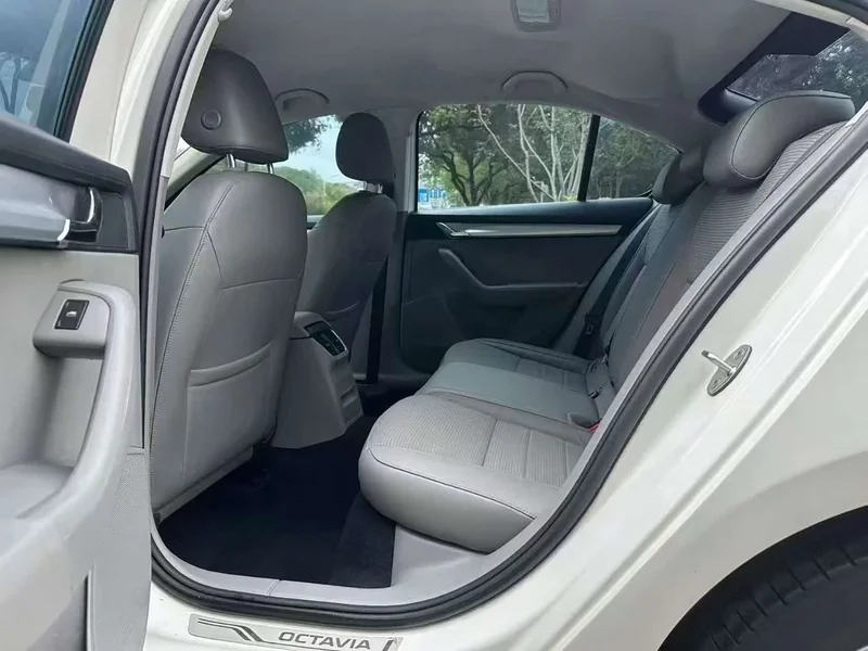 Volkswagen Octavia — фото 7
