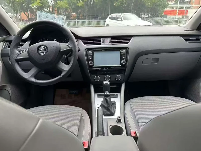 Volkswagen Octavia — фото 8