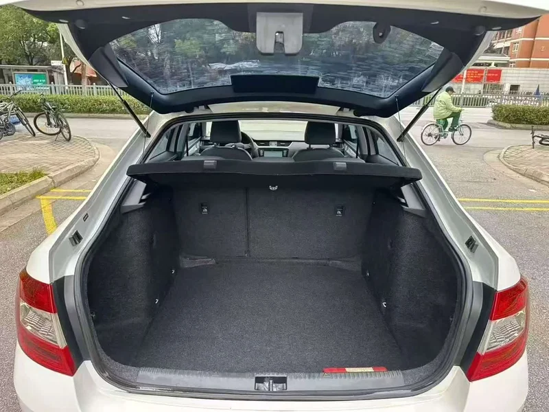Volkswagen Octavia — фото 9