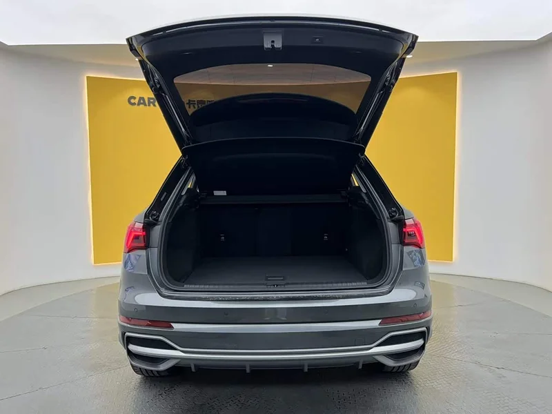Audi Q3 — фото 11