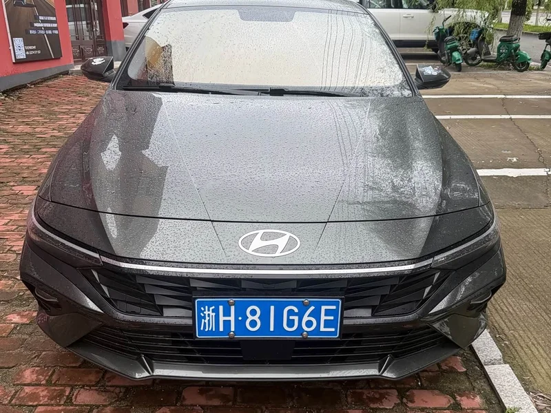 Hyundai Elantra — фото 1