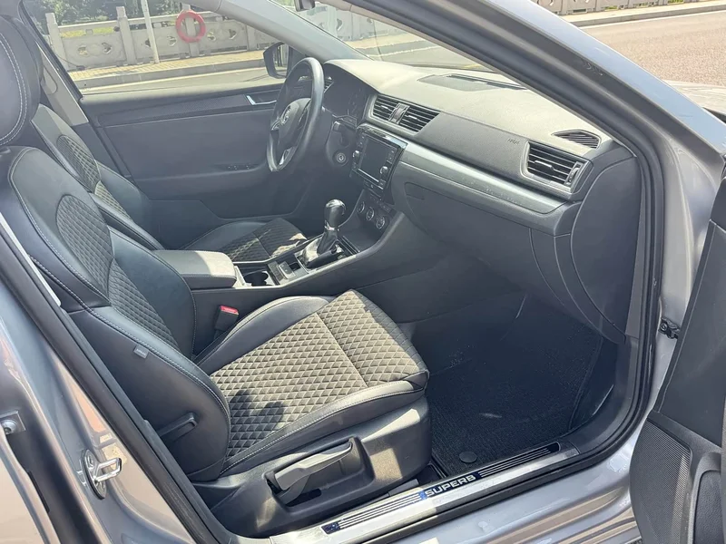 Skoda Superb — фото 12