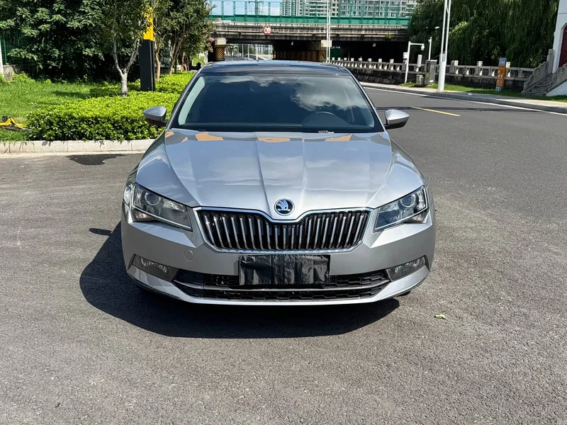 Skoda Superb — фото 2