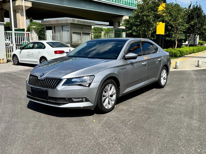 Skoda Superb — фото 3