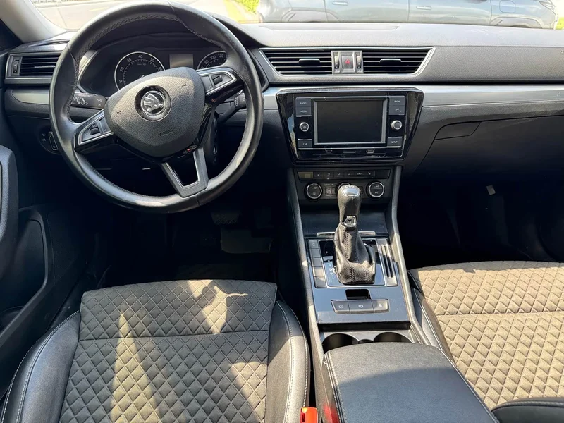 Skoda Superb — фото 9