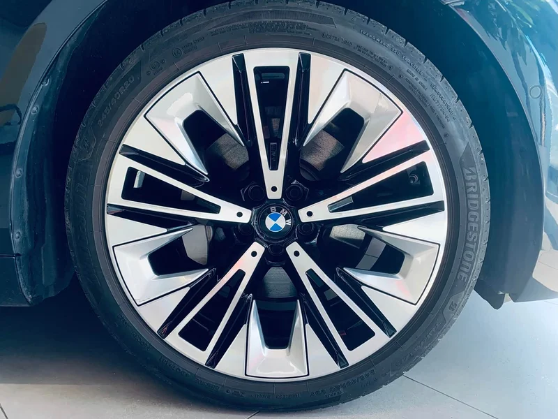 BMW 5-Series — фото 14