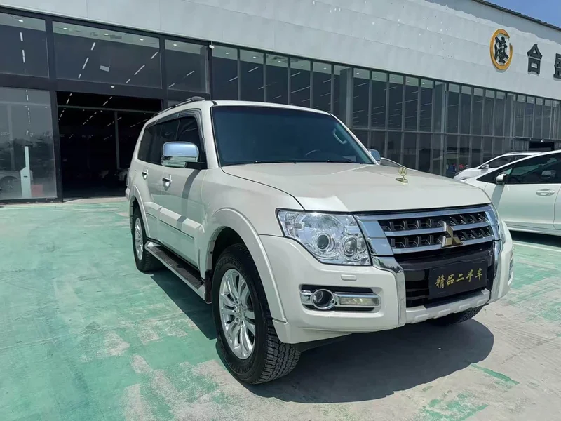 Mitsubishi Pajero (Imported) — фото 1