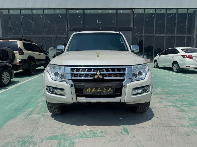 Mitsubishi Pajero (Imported) — фото 2