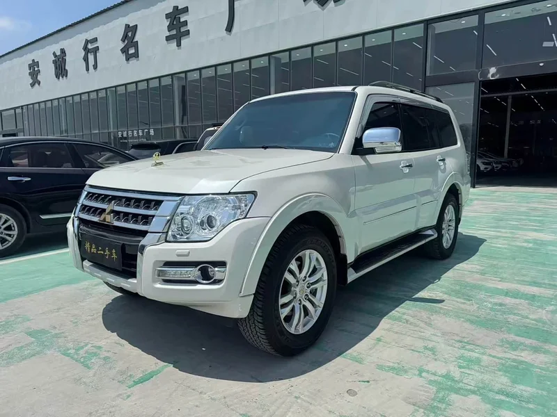 Mitsubishi Pajero (Imported) — фото 3