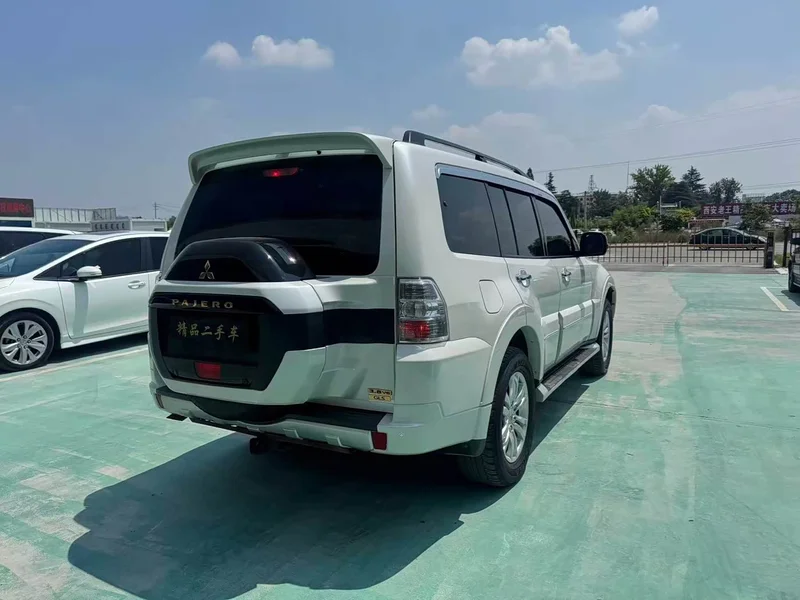 Mitsubishi Pajero (Imported) — фото 7