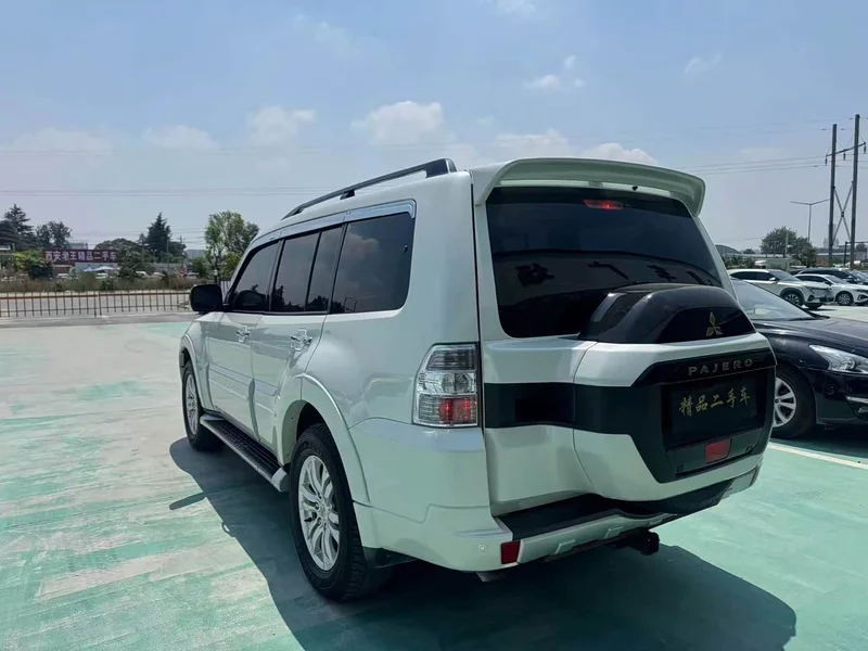 Mitsubishi Pajero (Imported) — фото 9