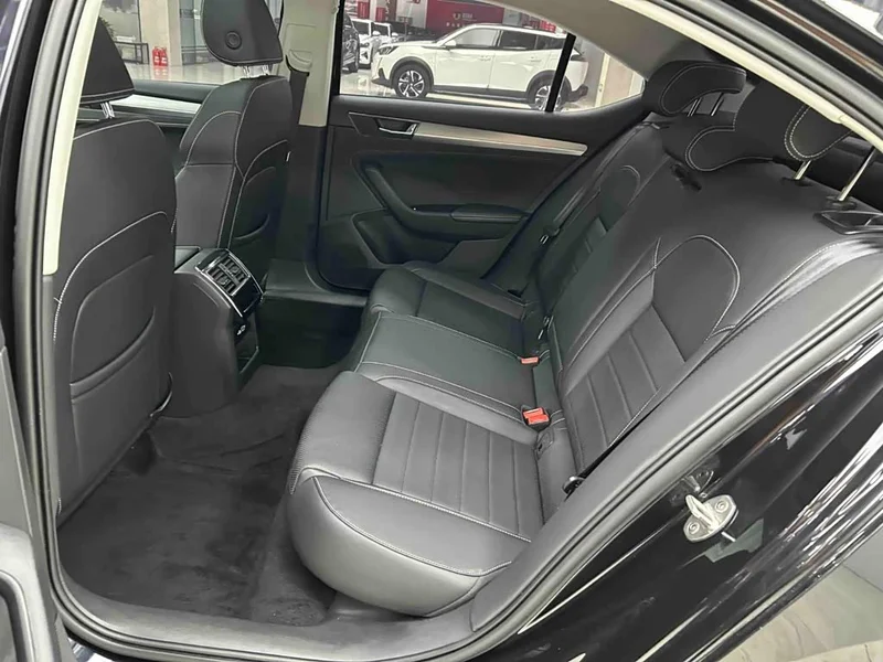 Skoda Superb — фото 19