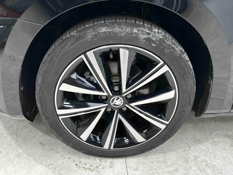Skoda Superb — фото 25