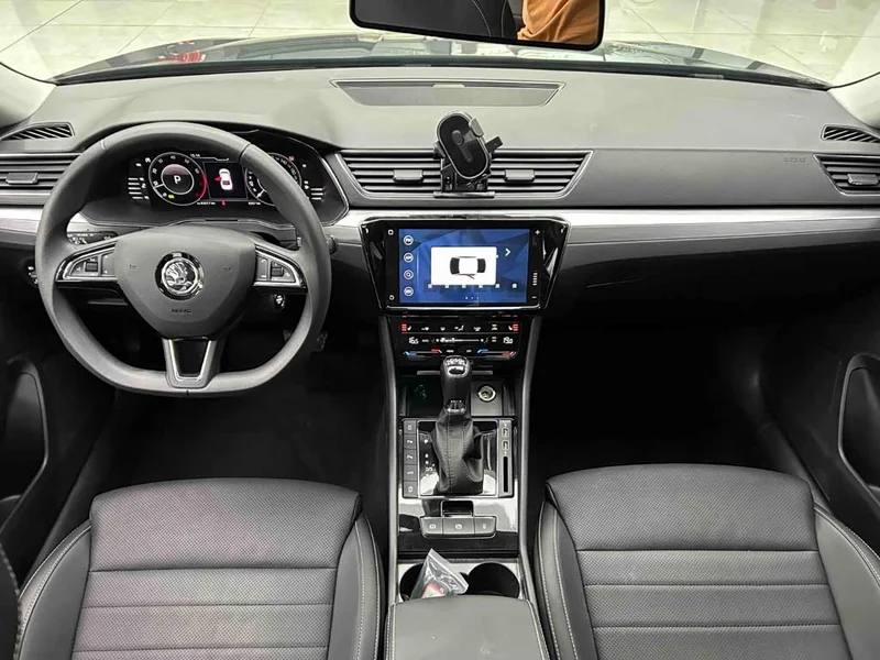 Skoda Superb — фото 7