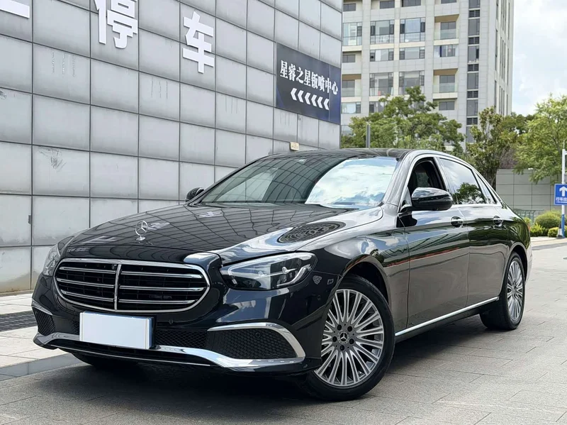 Mercedes-Benz E-Class — фото 1