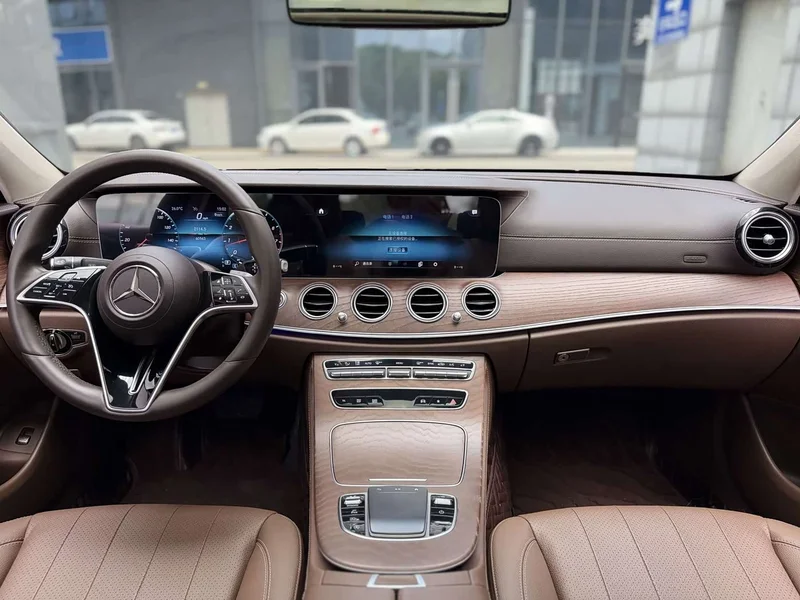 Mercedes-Benz E-Class — фото 13