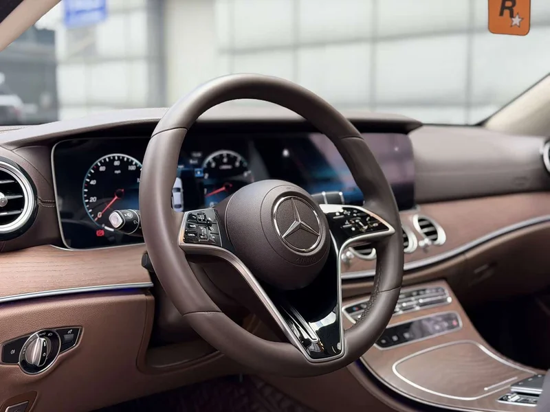 Mercedes-Benz E-Class — фото 14