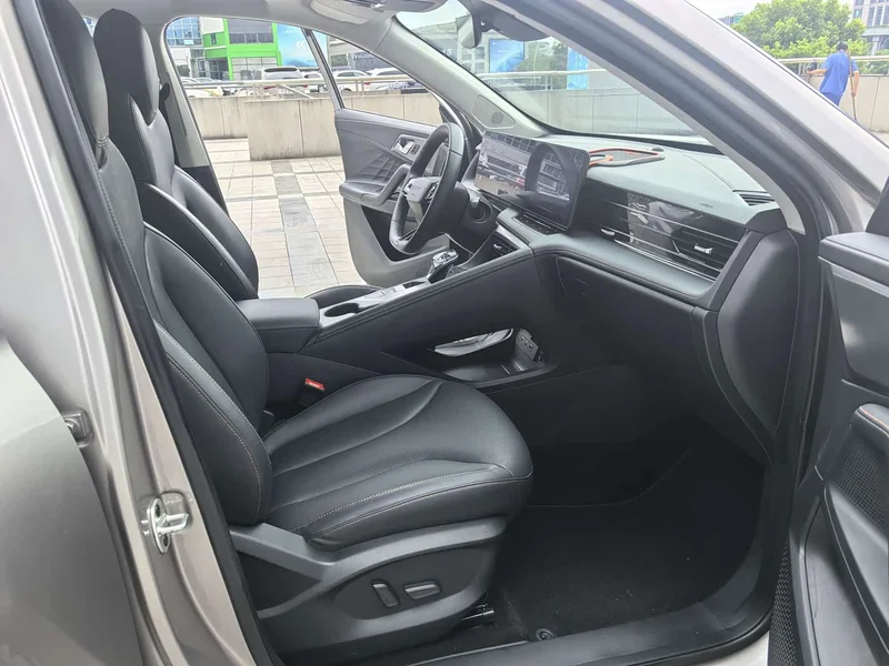 Roewe RX5 New Energy — фото 11