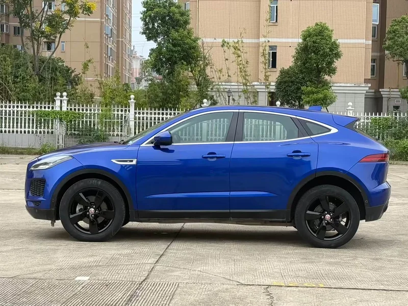 Jaguar E-PACE — фото 3