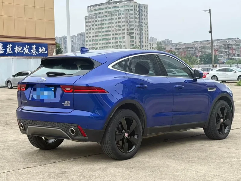 Jaguar E-PACE — фото 6