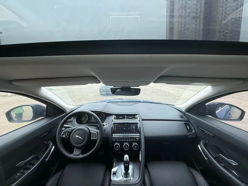 Jaguar E-PACE — фото 9