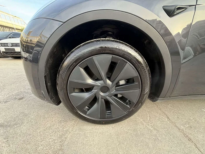 Tesla Model Y — фото 7