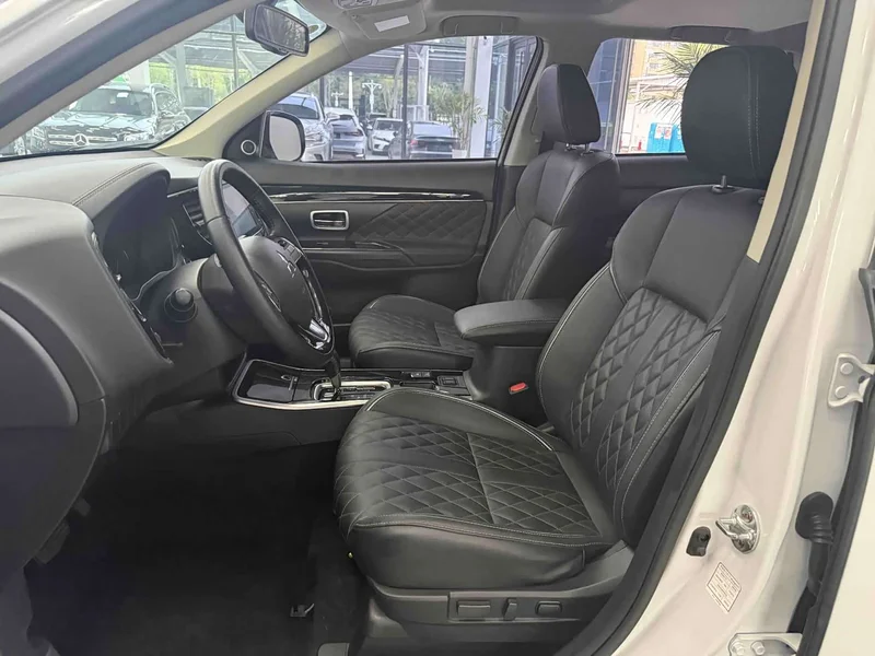Mitsubishi Outlander — фото 12