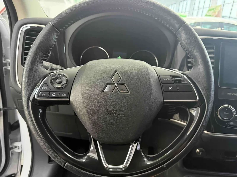 Mitsubishi Outlander — фото 15