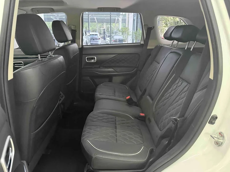 Mitsubishi Outlander — фото 20