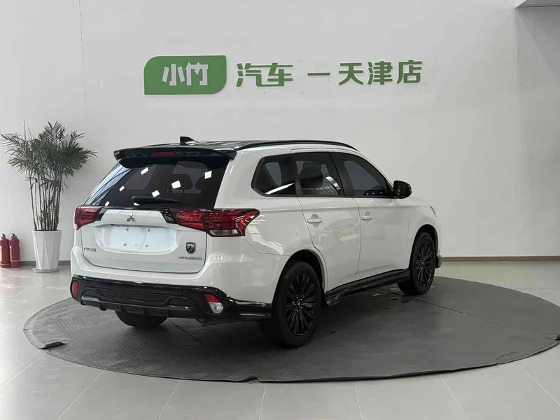 Mitsubishi Outlander — фото 2