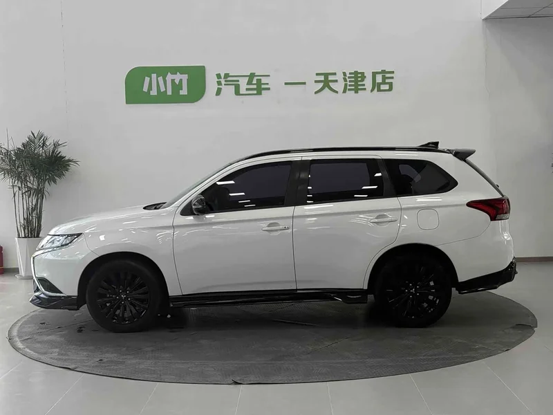 Mitsubishi Outlander — фото 3