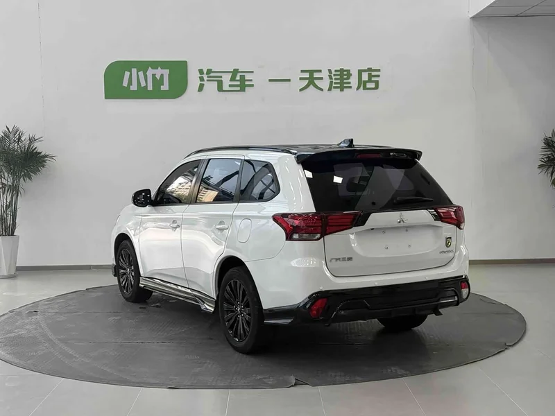 Mitsubishi Outlander — фото 4
