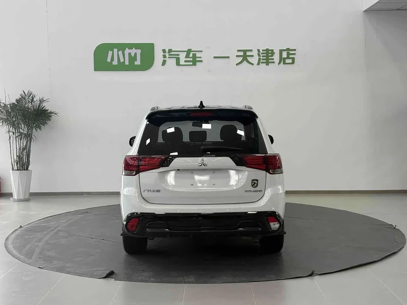 Mitsubishi Outlander — фото 5