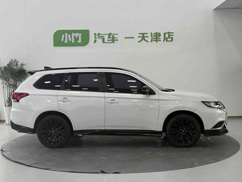 Mitsubishi Outlander — фото 7