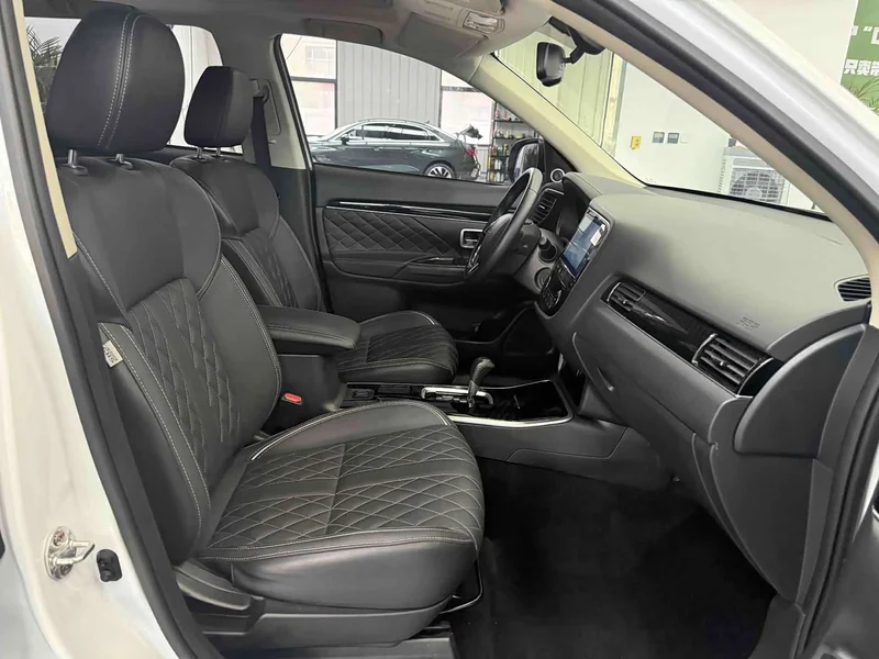 Mitsubishi Outlander — фото 10