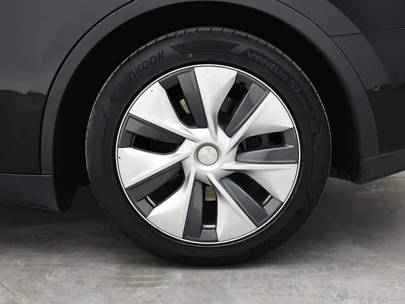 Tesla Model Y — фото 11