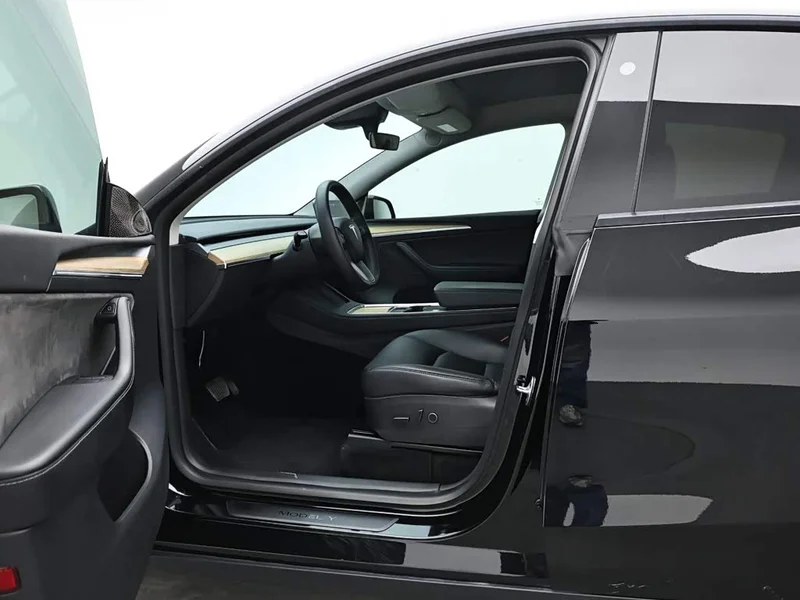 Tesla Model Y — фото 12