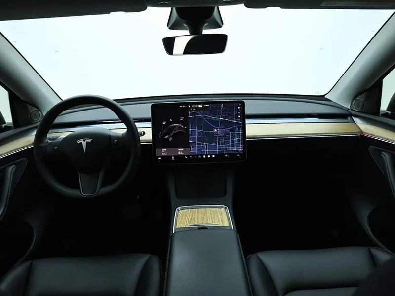 Tesla Model Y — фото 15