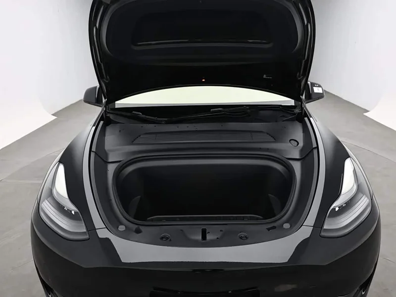 Tesla Model Y — фото 17