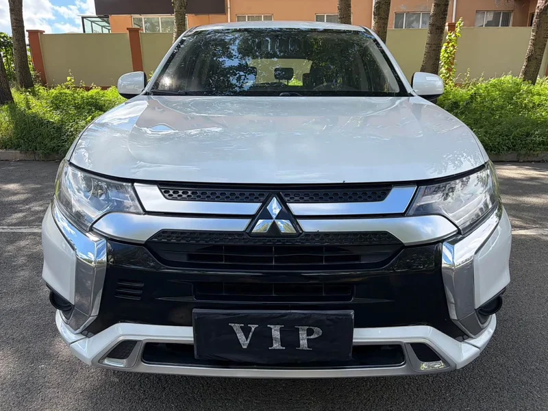 Mitsubishi Outlander — фото 2