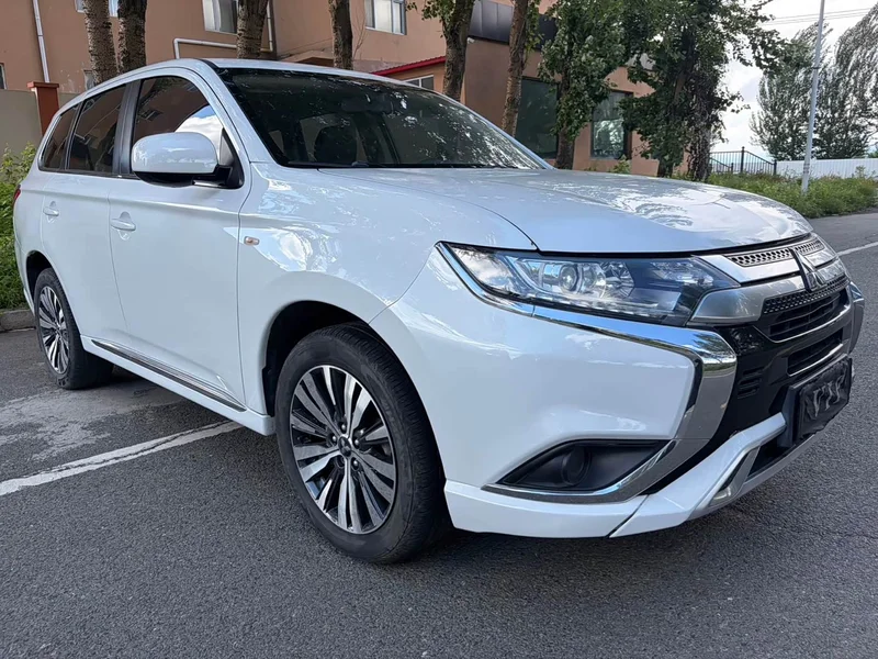 Mitsubishi Outlander — фото 3