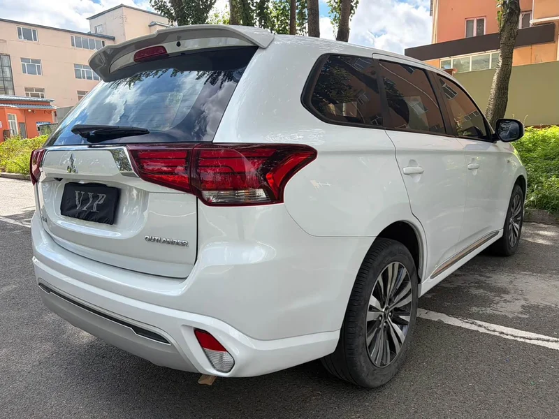Mitsubishi Outlander — фото 4