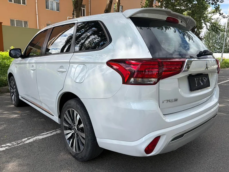 Mitsubishi Outlander — фото 6